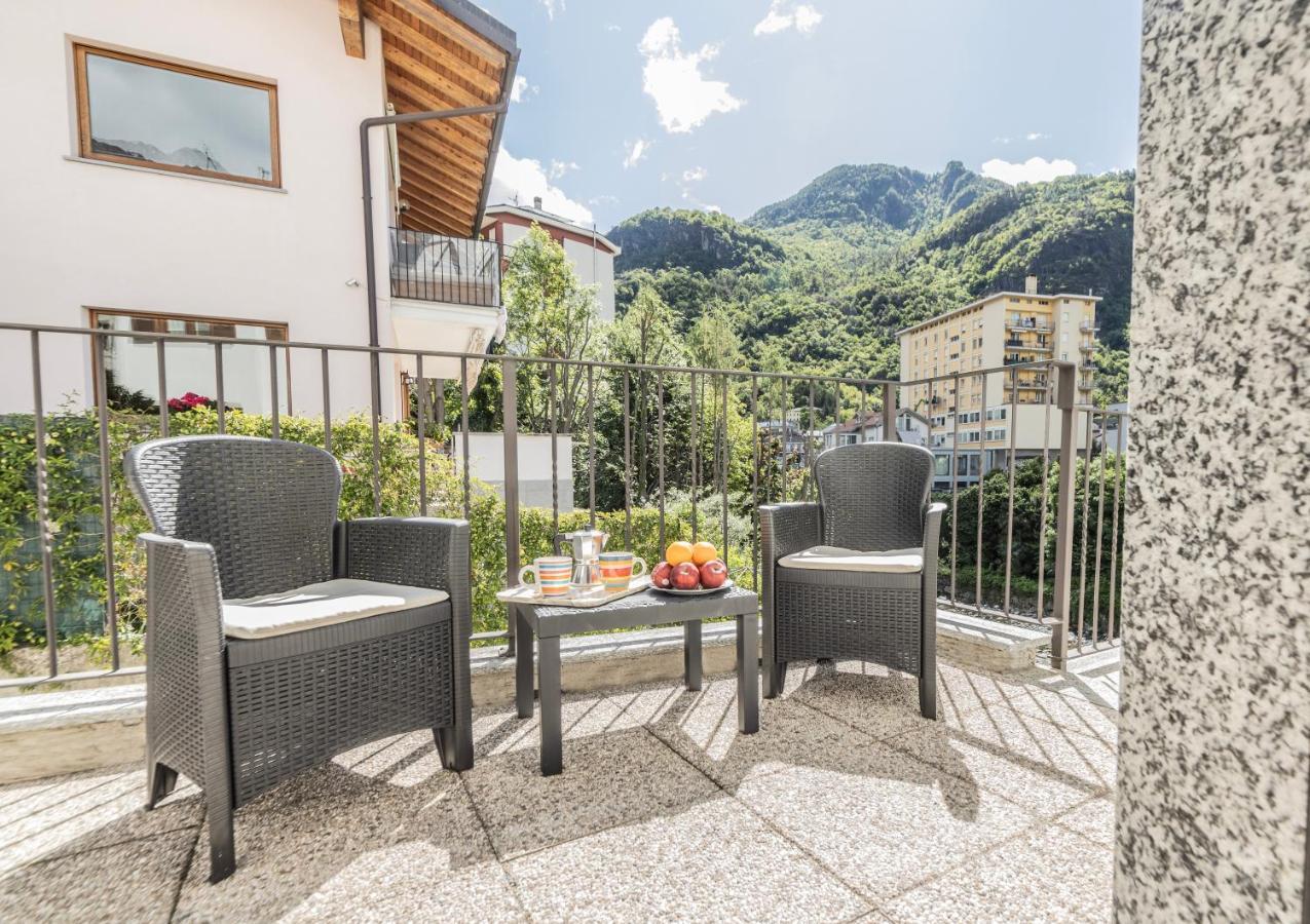 La Casa Sul Fiume Aparthotel Chiavenna Exterior foto