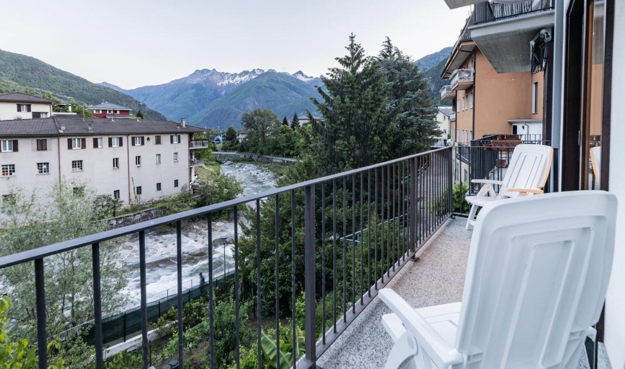 La Casa Sul Fiume Aparthotel Chiavenna Exterior foto